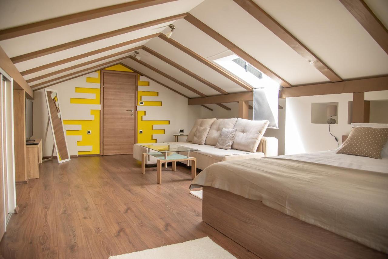 Holiday House Tos-Vila With Heated Pool เวอร์บนิค ภายนอก รูปภาพ