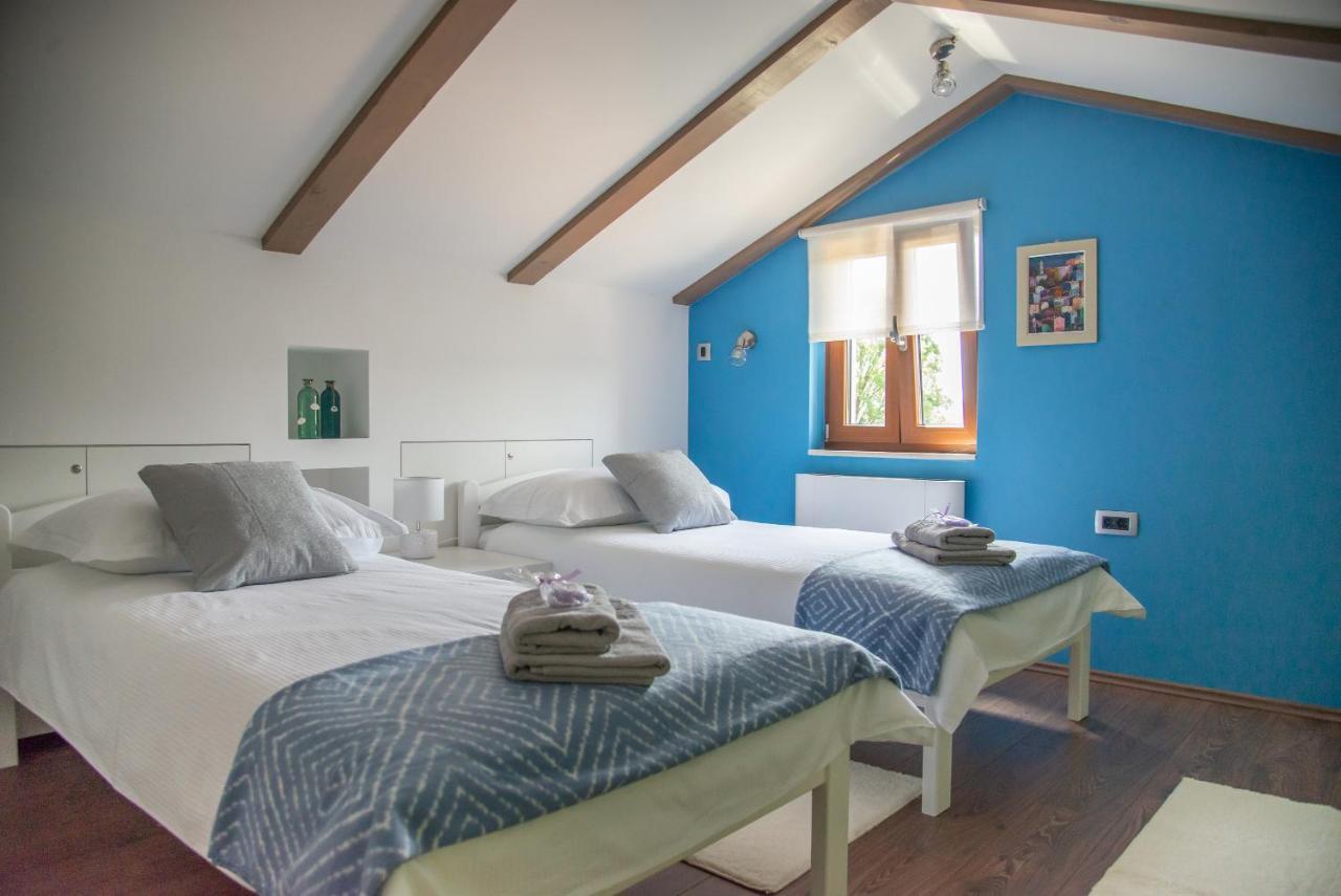 Holiday House Tos-Vila With Heated Pool เวอร์บนิค ภายนอก รูปภาพ