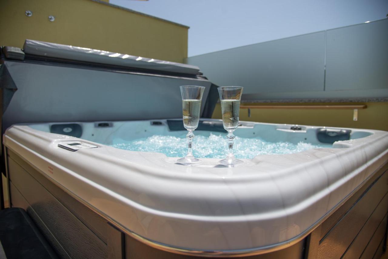 Holiday House Tos-Vila With Heated Pool เวอร์บนิค ภายนอก รูปภาพ
