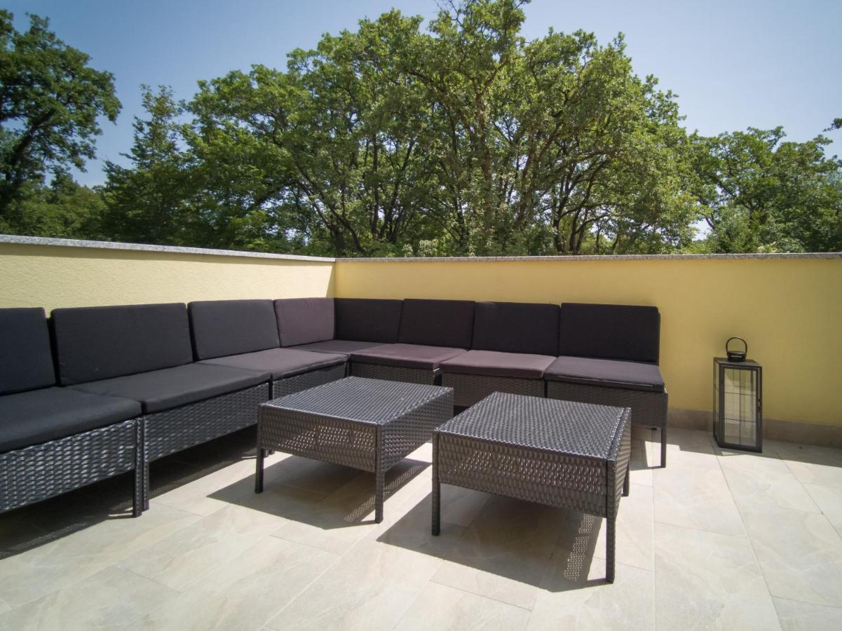 Holiday House Tos-Vila With Heated Pool เวอร์บนิค ภายนอก รูปภาพ