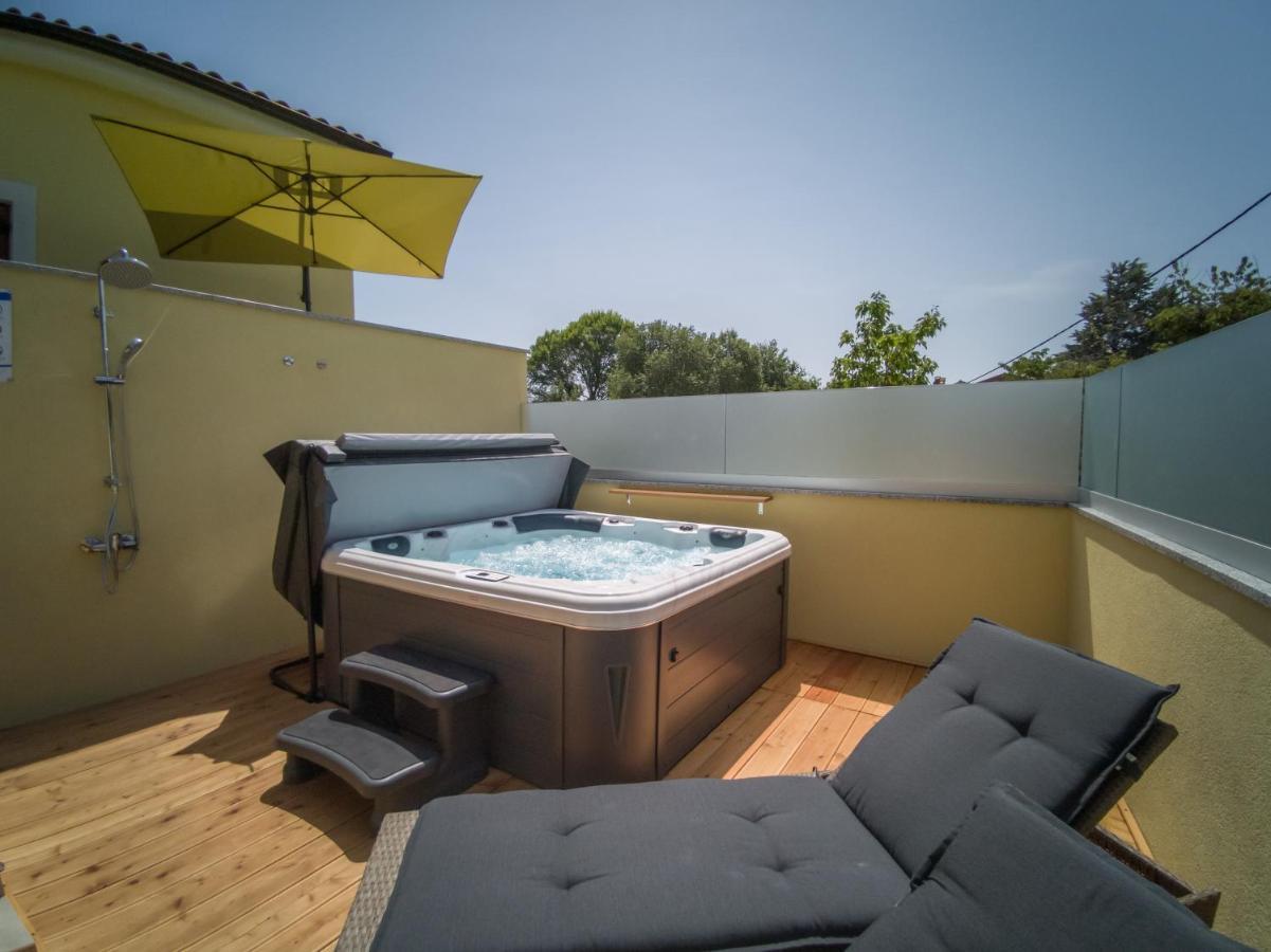 Holiday House Tos-Vila With Heated Pool เวอร์บนิค ภายนอก รูปภาพ