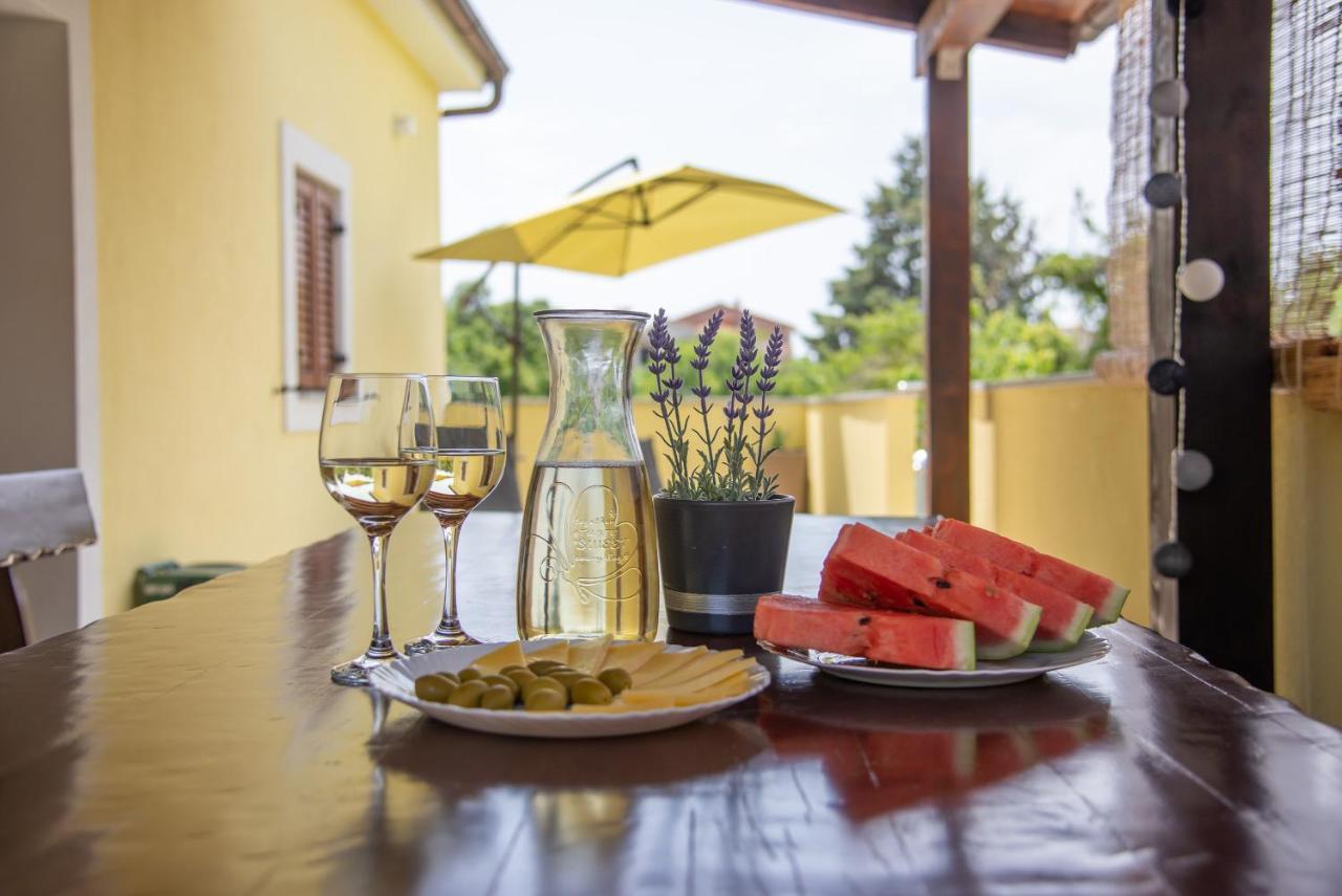 Holiday House Tos-Vila With Heated Pool เวอร์บนิค ภายนอก รูปภาพ