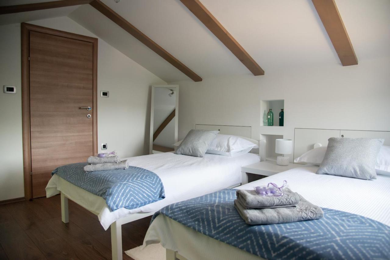 Holiday House Tos-Vila With Heated Pool เวอร์บนิค ภายนอก รูปภาพ