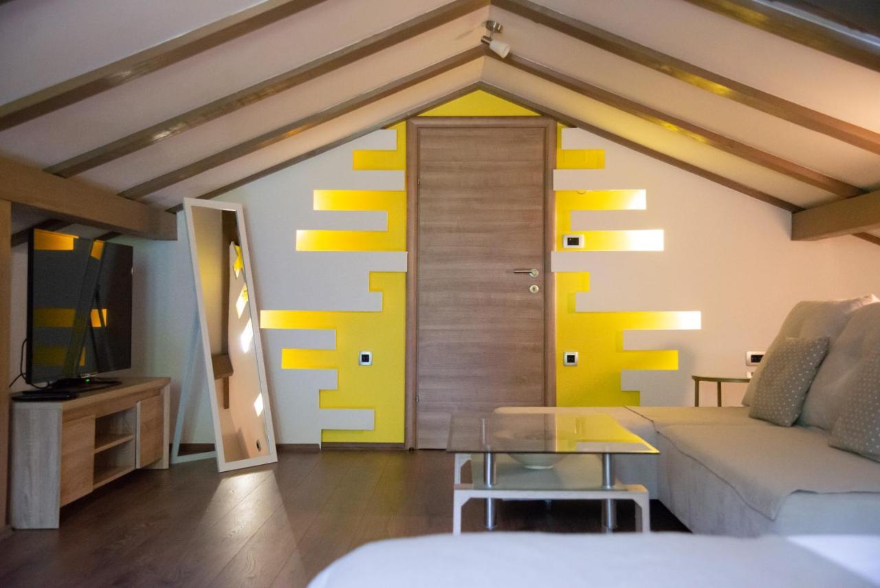 Holiday House Tos-Vila With Heated Pool เวอร์บนิค ภายนอก รูปภาพ