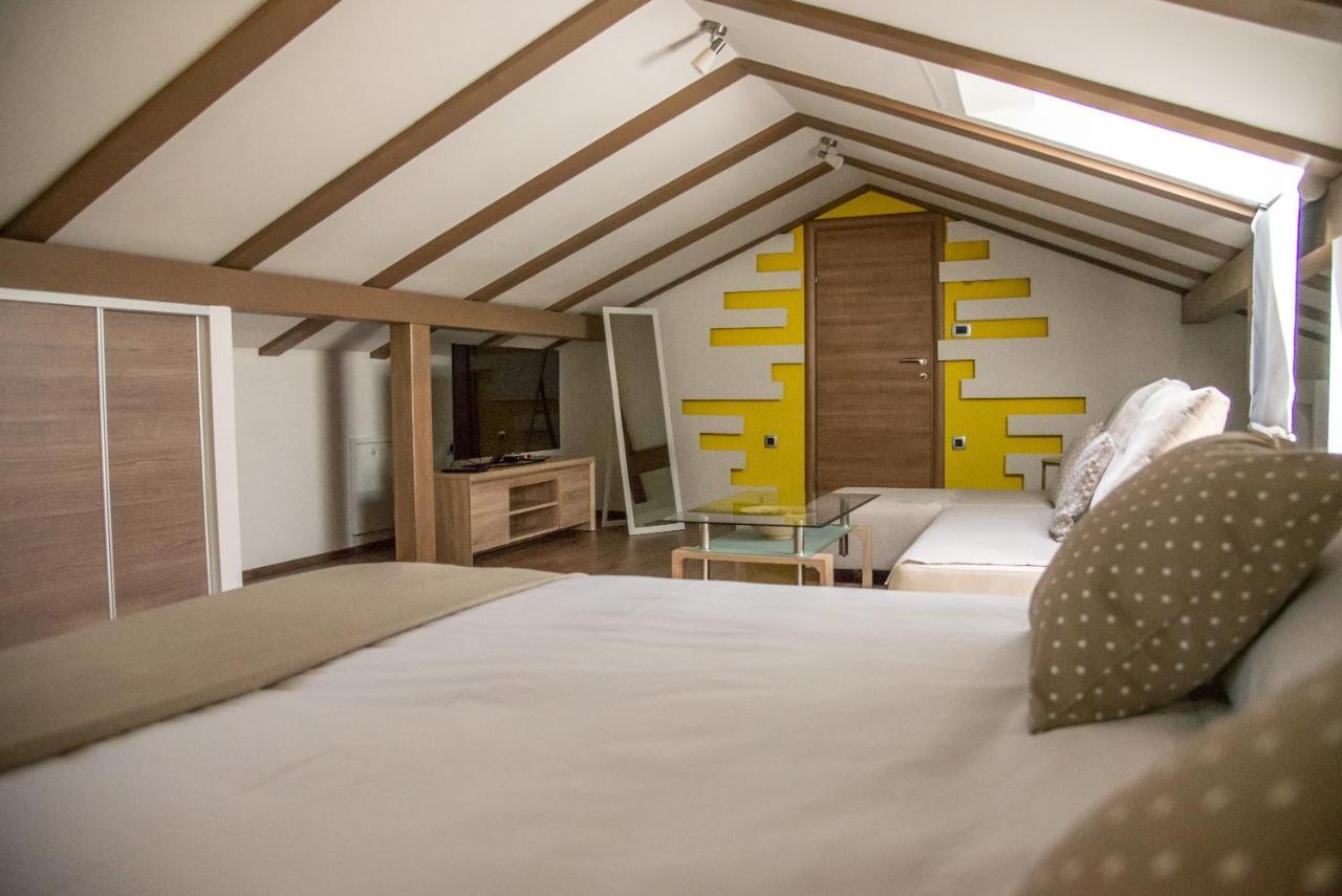 Holiday House Tos-Vila With Heated Pool เวอร์บนิค ภายนอก รูปภาพ