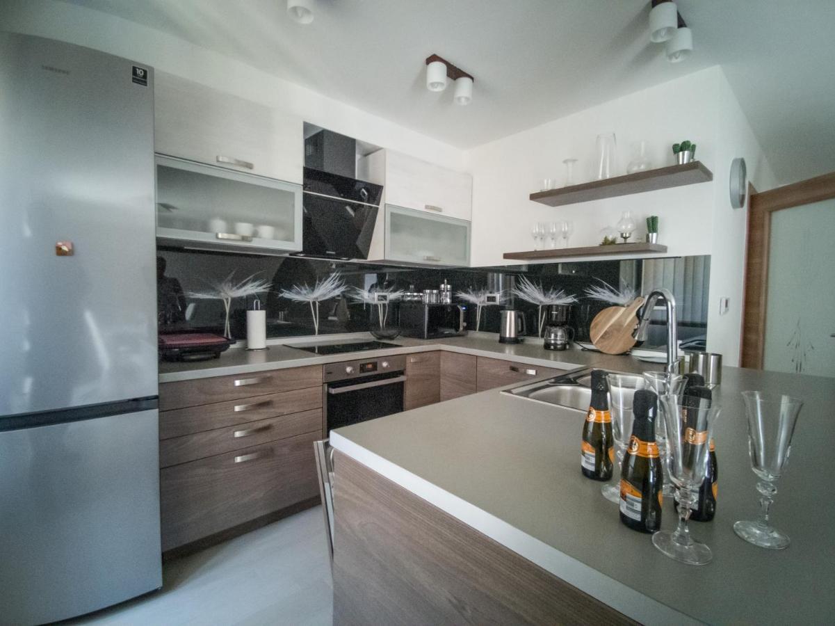 Holiday House Tos-Vila With Heated Pool เวอร์บนิค ภายนอก รูปภาพ