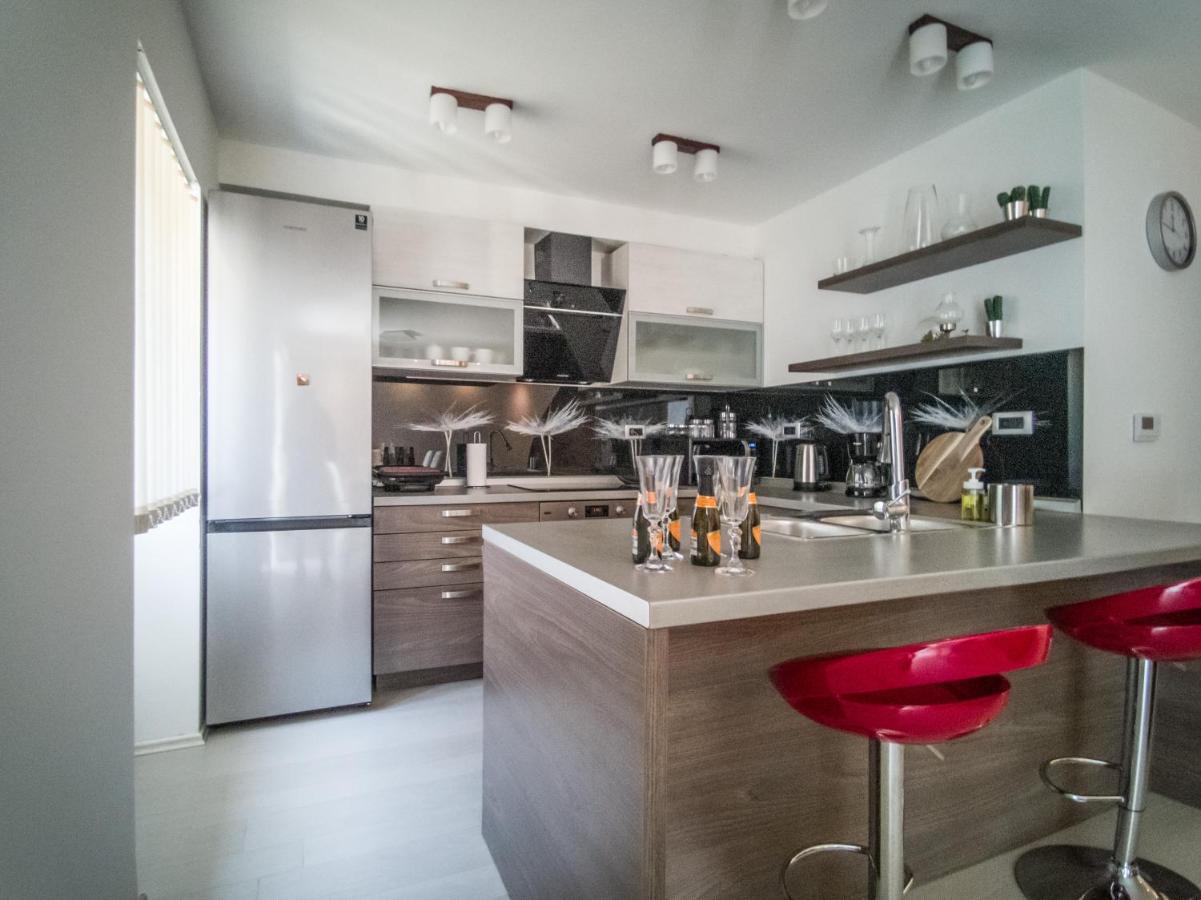 Holiday House Tos-Vila With Heated Pool เวอร์บนิค ภายนอก รูปภาพ
