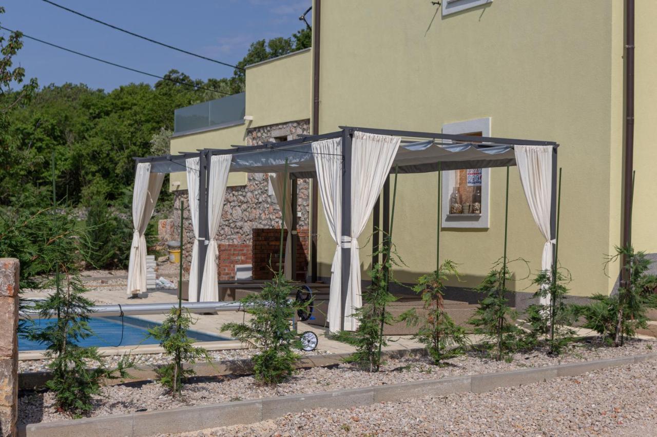 Holiday House Tos-Vila With Heated Pool เวอร์บนิค ภายนอก รูปภาพ