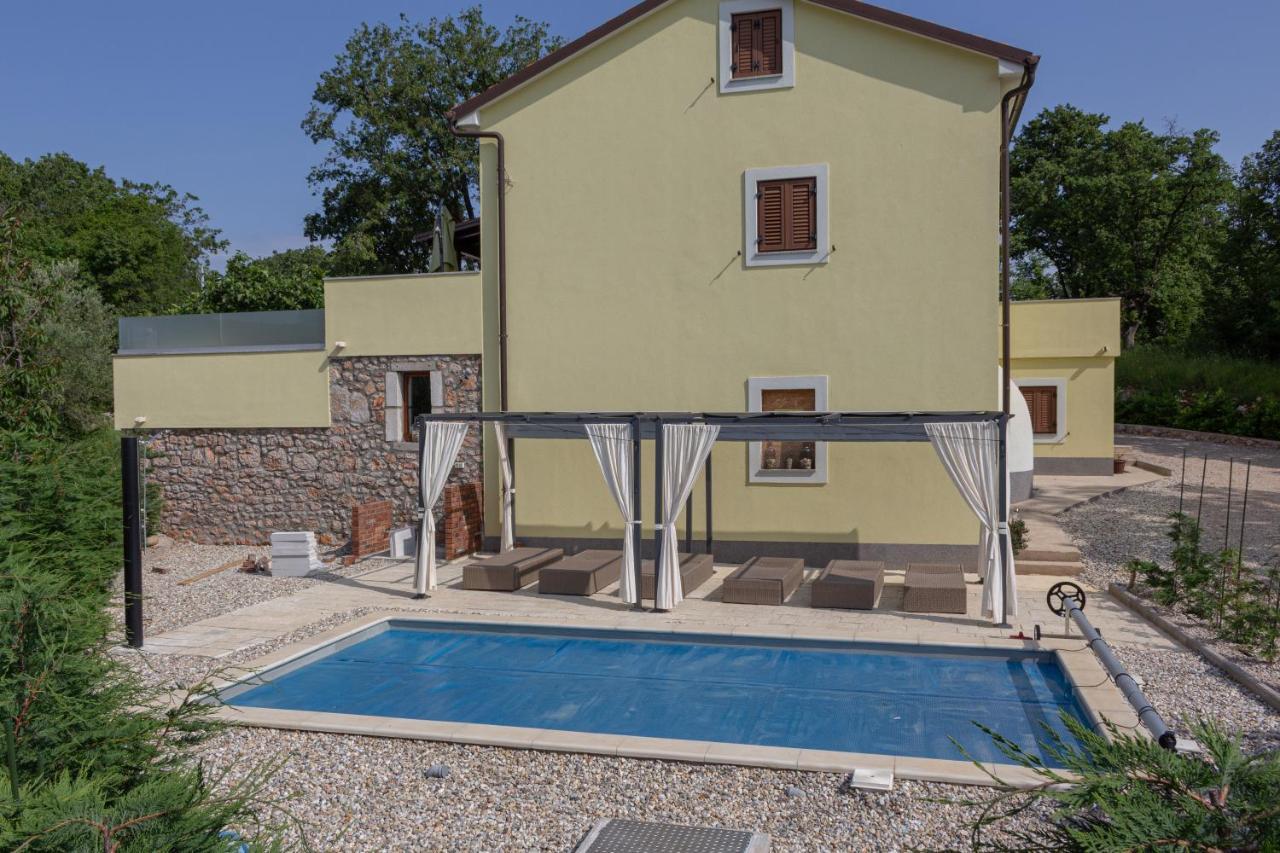Holiday House Tos-Vila With Heated Pool เวอร์บนิค ภายนอก รูปภาพ