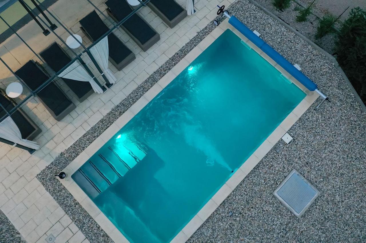 Holiday House Tos-Vila With Heated Pool เวอร์บนิค ภายนอก รูปภาพ