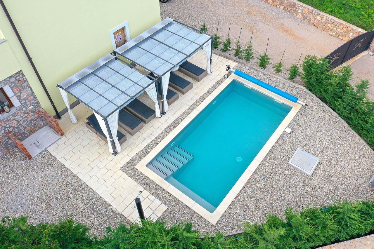 Holiday House Tos-Vila With Heated Pool เวอร์บนิค ภายนอก รูปภาพ