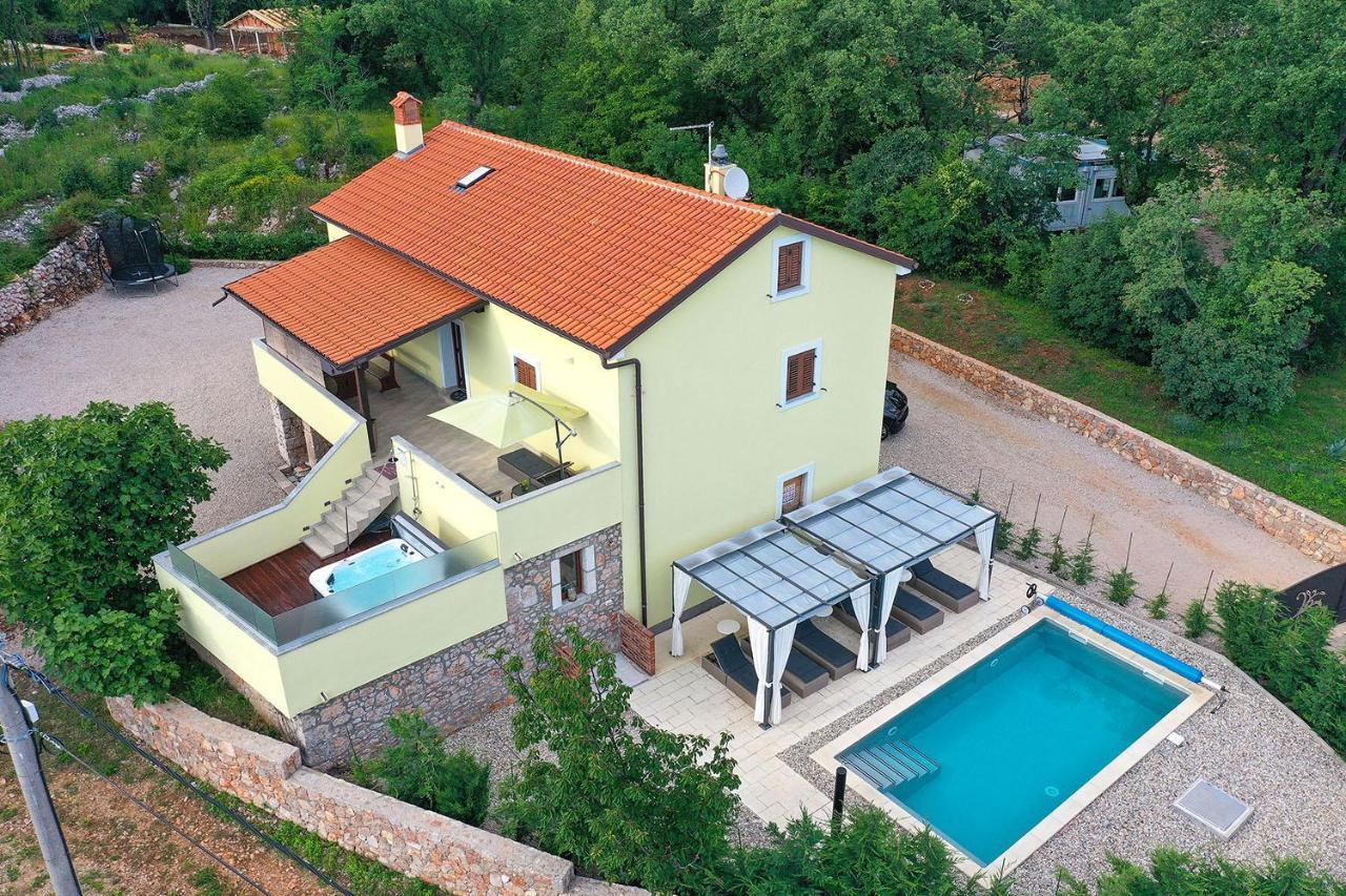 Holiday House Tos-Vila With Heated Pool เวอร์บนิค ภายนอก รูปภาพ