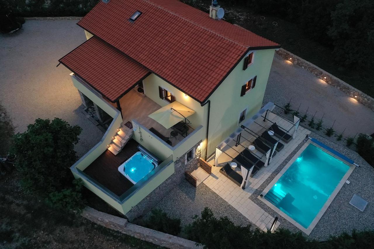 Holiday House Tos-Vila With Heated Pool เวอร์บนิค ภายนอก รูปภาพ