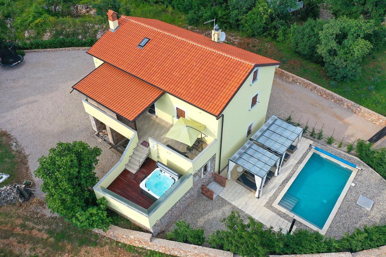 Holiday House Tos-Vila With Heated Pool เวอร์บนิค ภายนอก รูปภาพ
