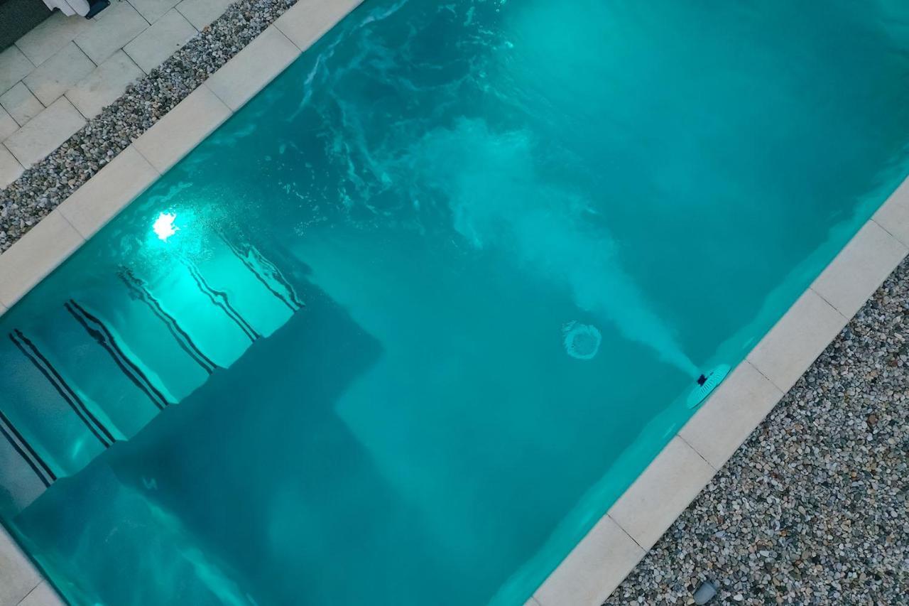 Holiday House Tos-Vila With Heated Pool เวอร์บนิค ภายนอก รูปภาพ