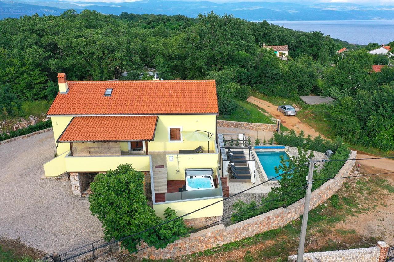 Holiday House Tos-Vila With Heated Pool เวอร์บนิค ภายนอก รูปภาพ