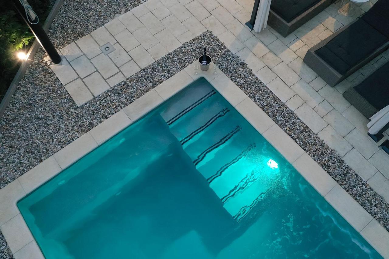 Holiday House Tos-Vila With Heated Pool เวอร์บนิค ภายนอก รูปภาพ